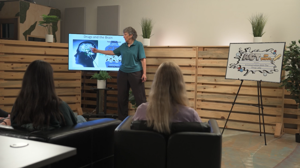 Lynn Riemer teaching kids about the brain and addiction.